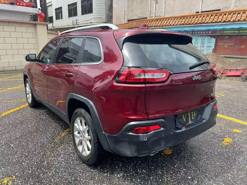 Jeep Cherokee — миниатюра 7