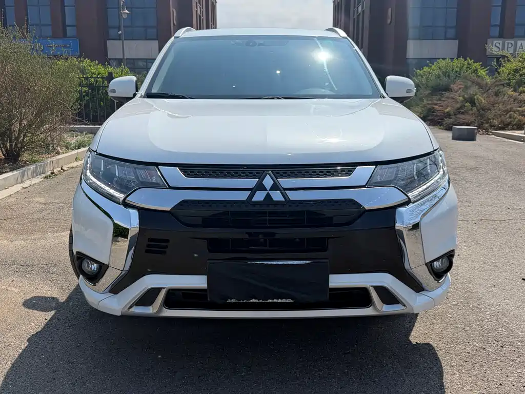 Mitsubishi Outlander 2021 2.4L 7 мест