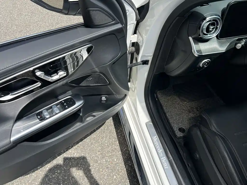 Mercedes-Benz C-Class — миниатюра 13