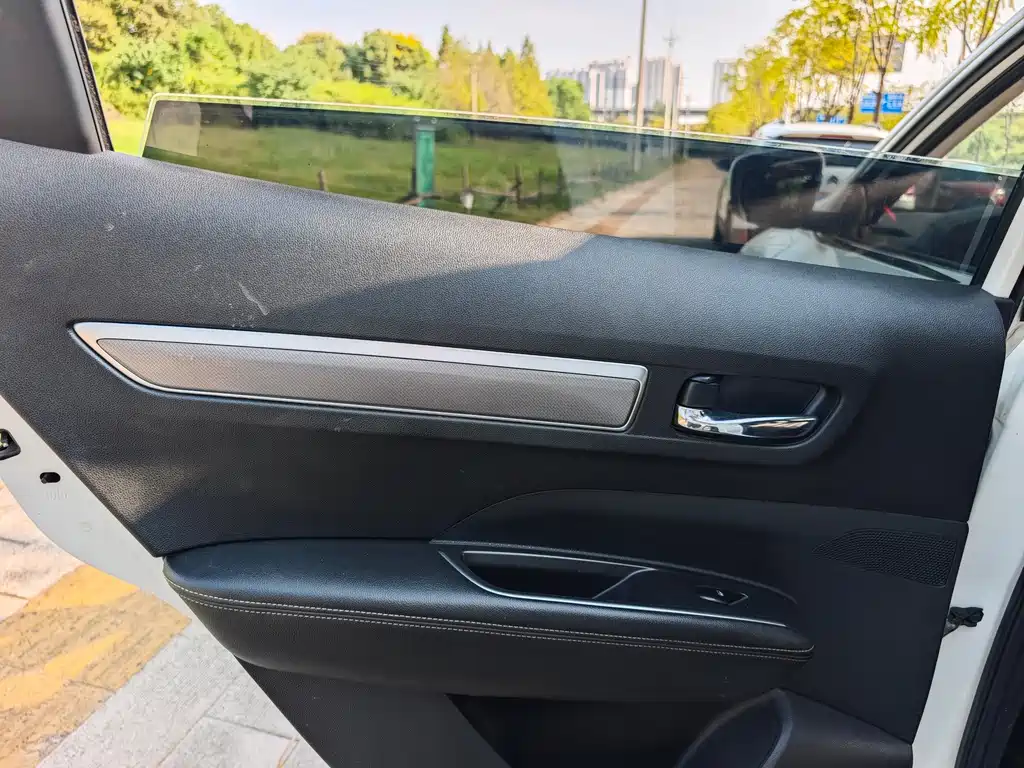 Renault Koleos — миниатюра 10