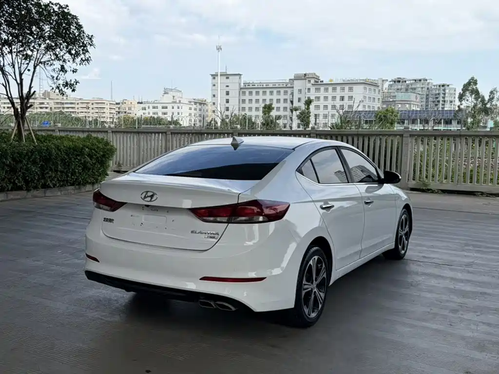 Hyundai Elantra — миниатюра 7