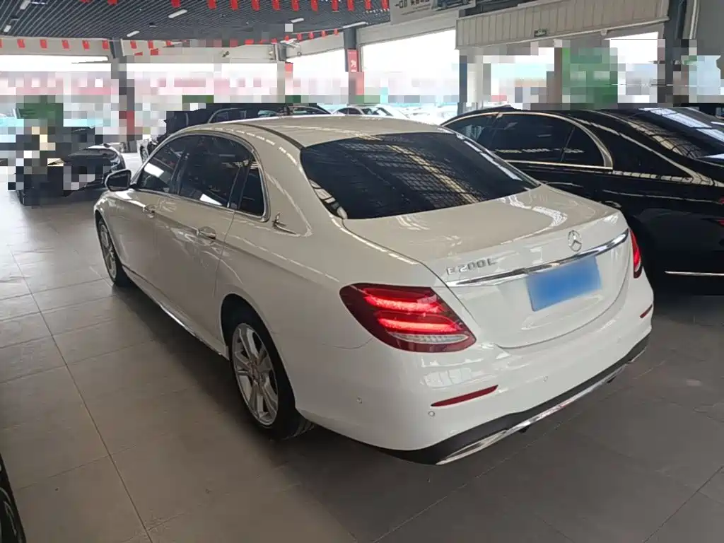 Mercedes-Benz E-Class — миниатюра 5