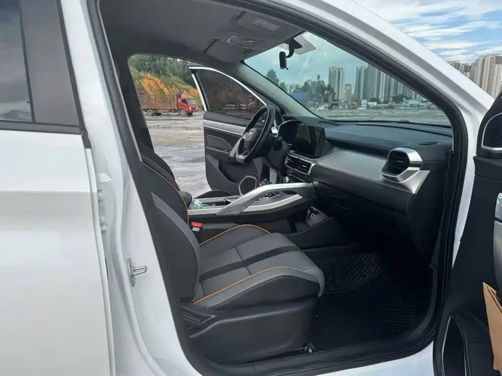 Geely Binyue — миниатюра 14