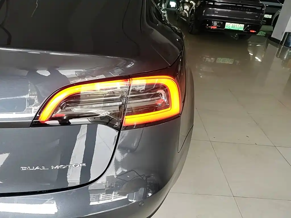Tesla Model 3 — миниатюра 8