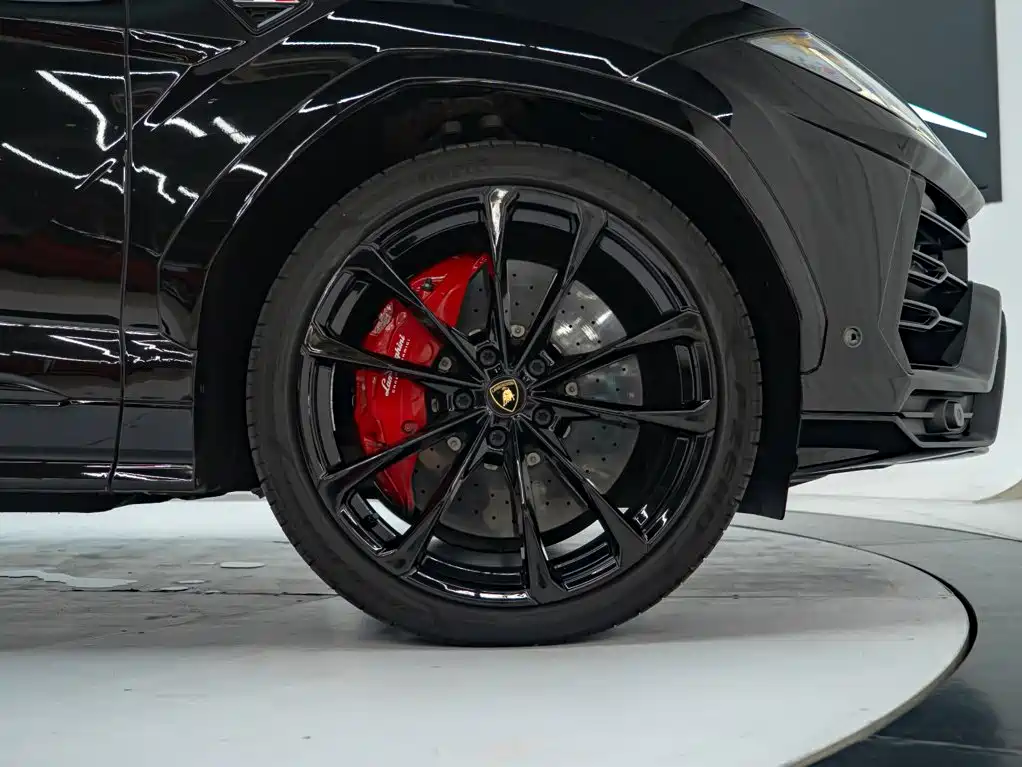 Lamborghini Urus — миниатюра 21