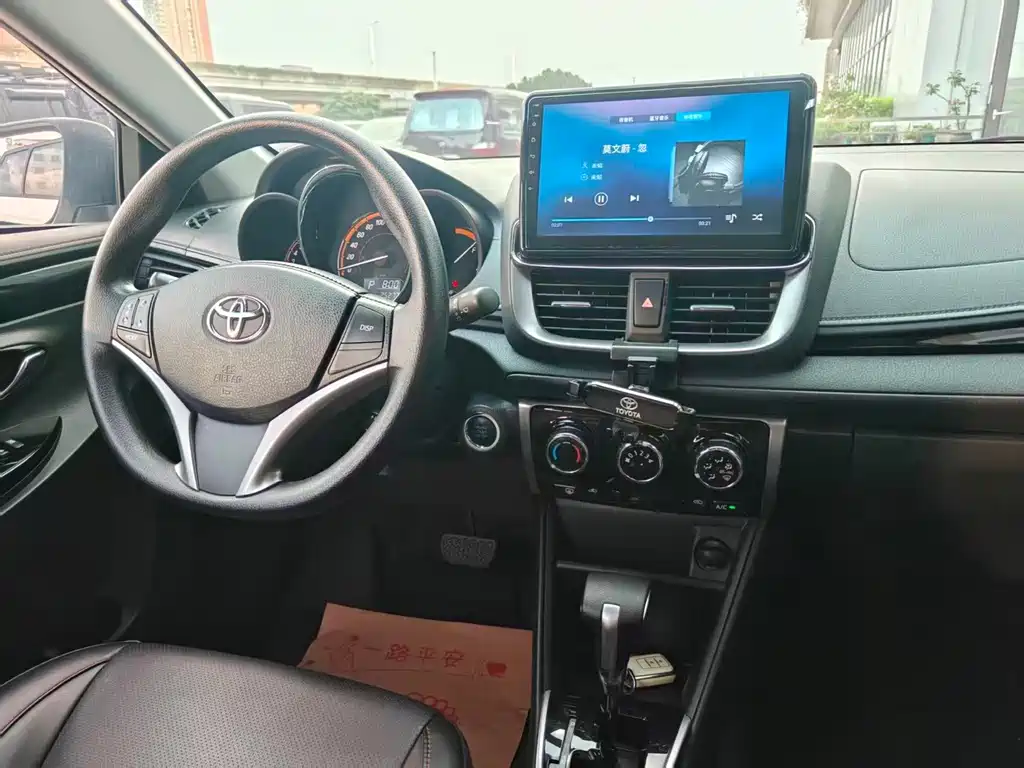 Toyota Yaris L — миниатюра 10