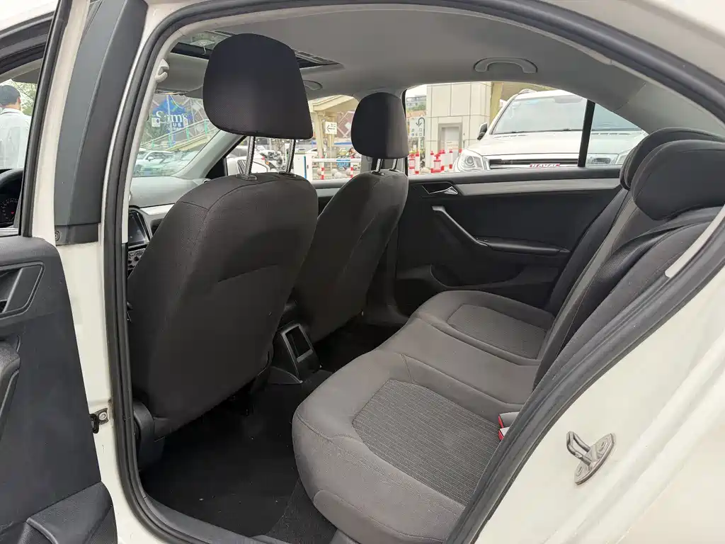 Volkswagen Jetta — миниатюра 6