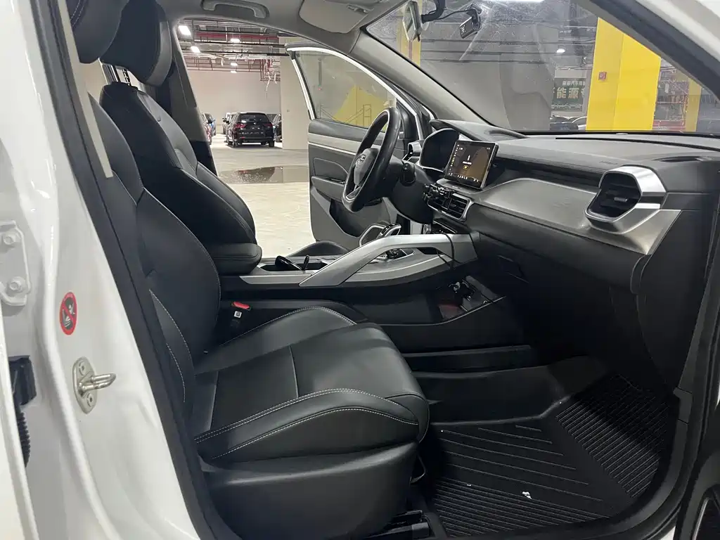 Geely Binyue — миниатюра 8