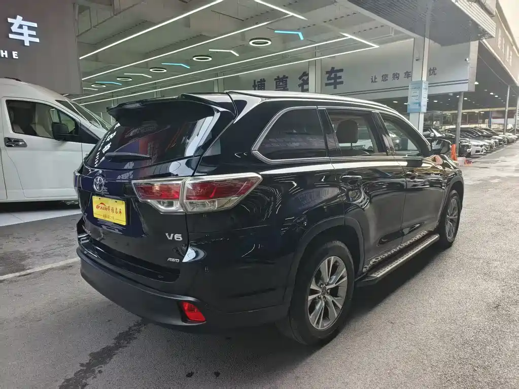 TOYOTA HIGHLANDER