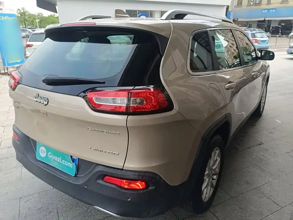 Jeep Cherokee — миниатюра 7