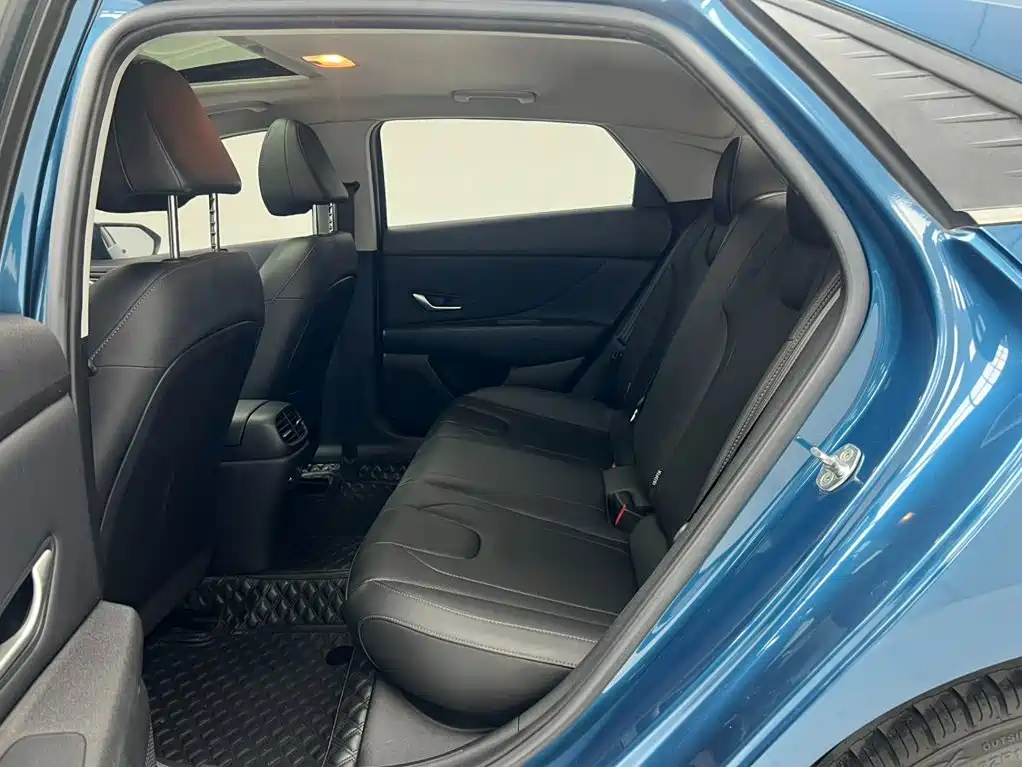 Hyundai Elantra — миниатюра 16