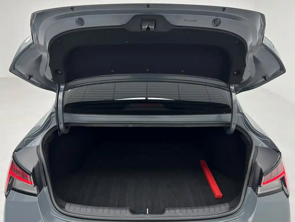 Hyundai Elantra — миниатюра 10