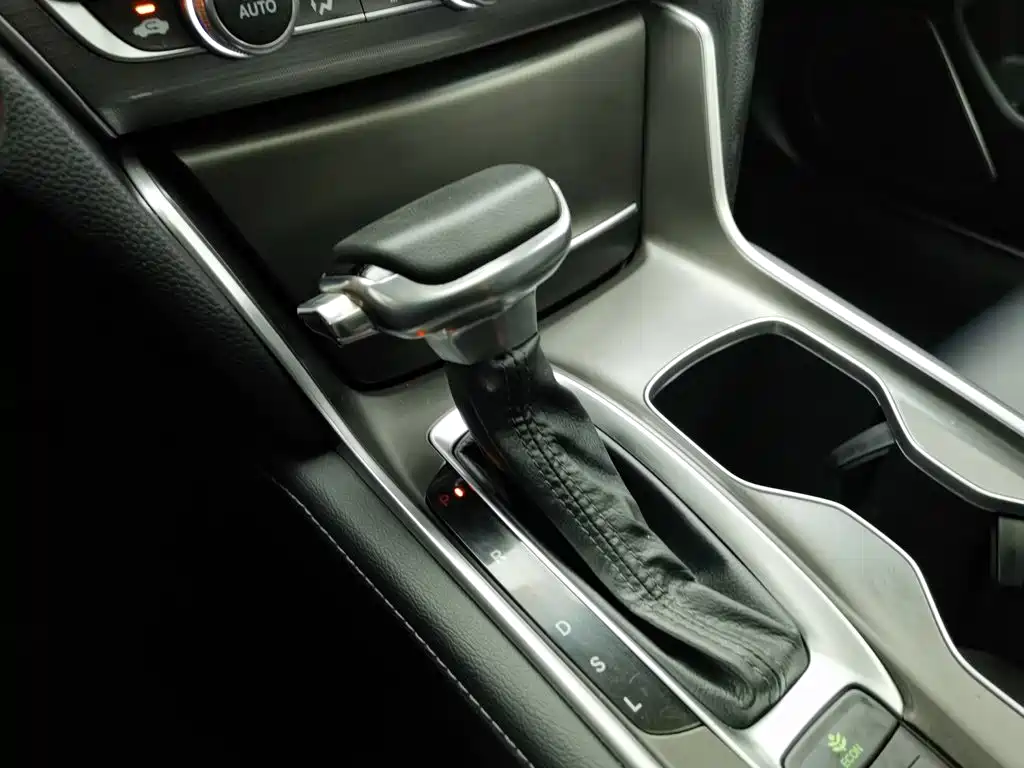 Honda Accord — миниатюра 13