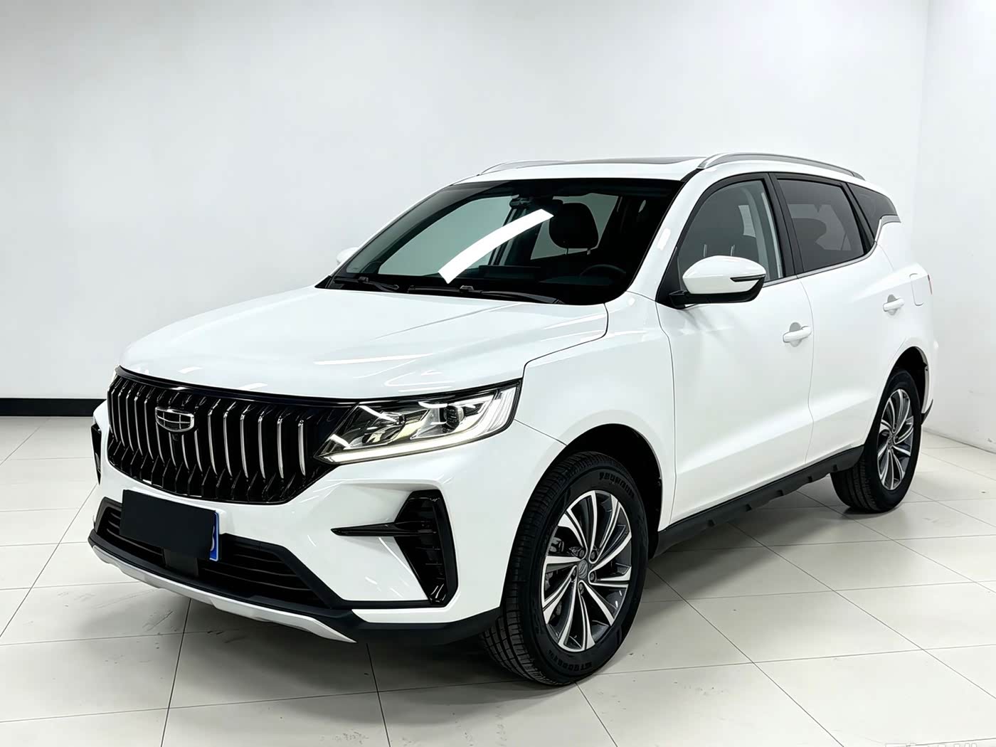 Geely Emgrand X6 1.4 л 2022 г. Белый, пробег 45000 км