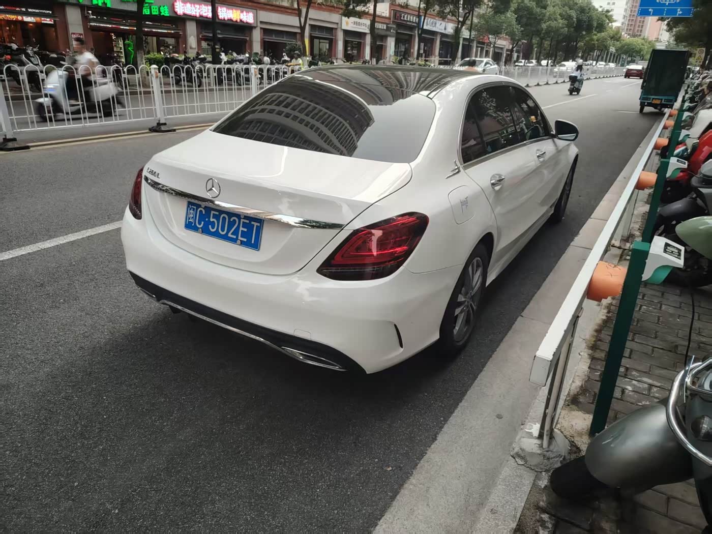 Mercedes-Benz C-Class 1.5 л 2021 г. Белый, пробег 26000 км
