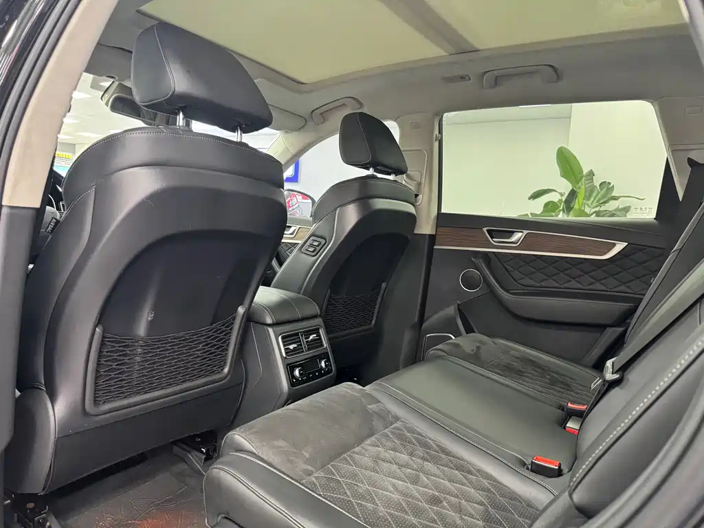 Hongqi HS7 2021 2.0T DCT