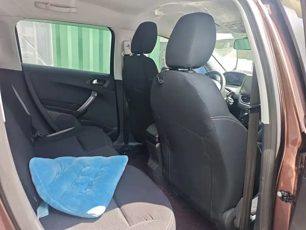 Peugeot 2008 — миниатюра 5