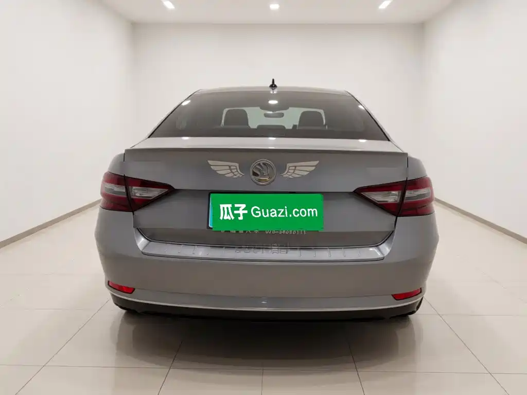 Skoda Superb — миниатюра 5