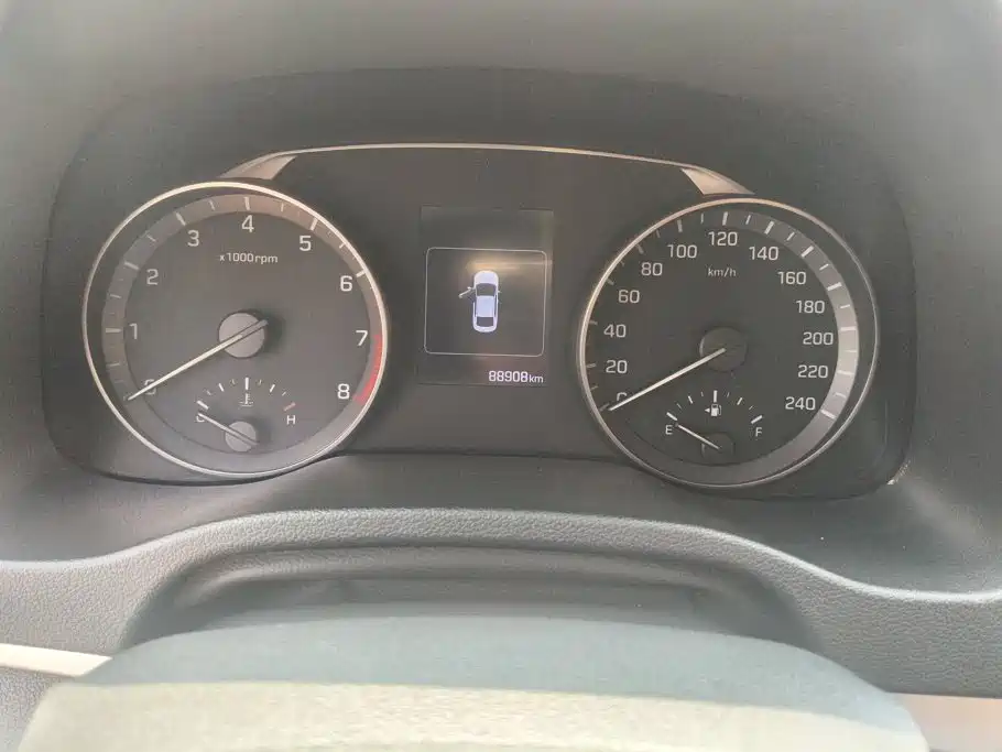 Hyundai Elantra — миниатюра 14