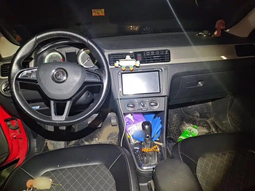 Skoda Rapid Spaceback — миниатюра 6