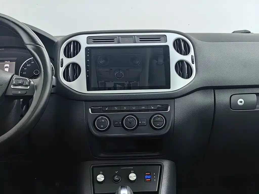 Volkswagen Tiguan — миниатюра 12