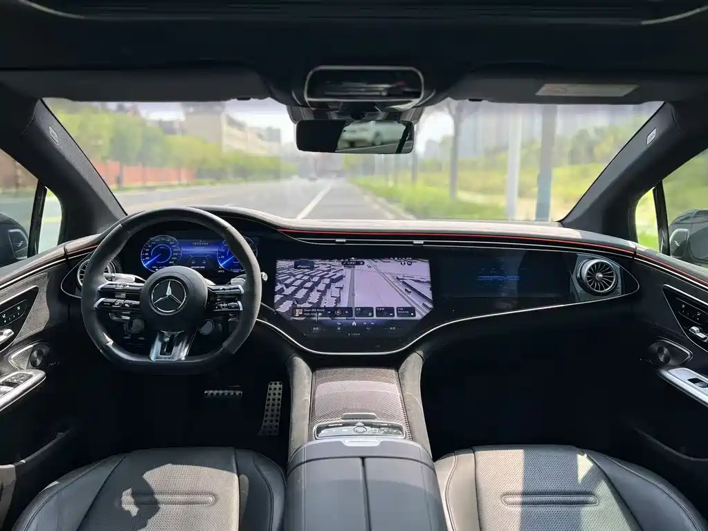 Mercedes-Benz EQE AMG — миниатюра 7