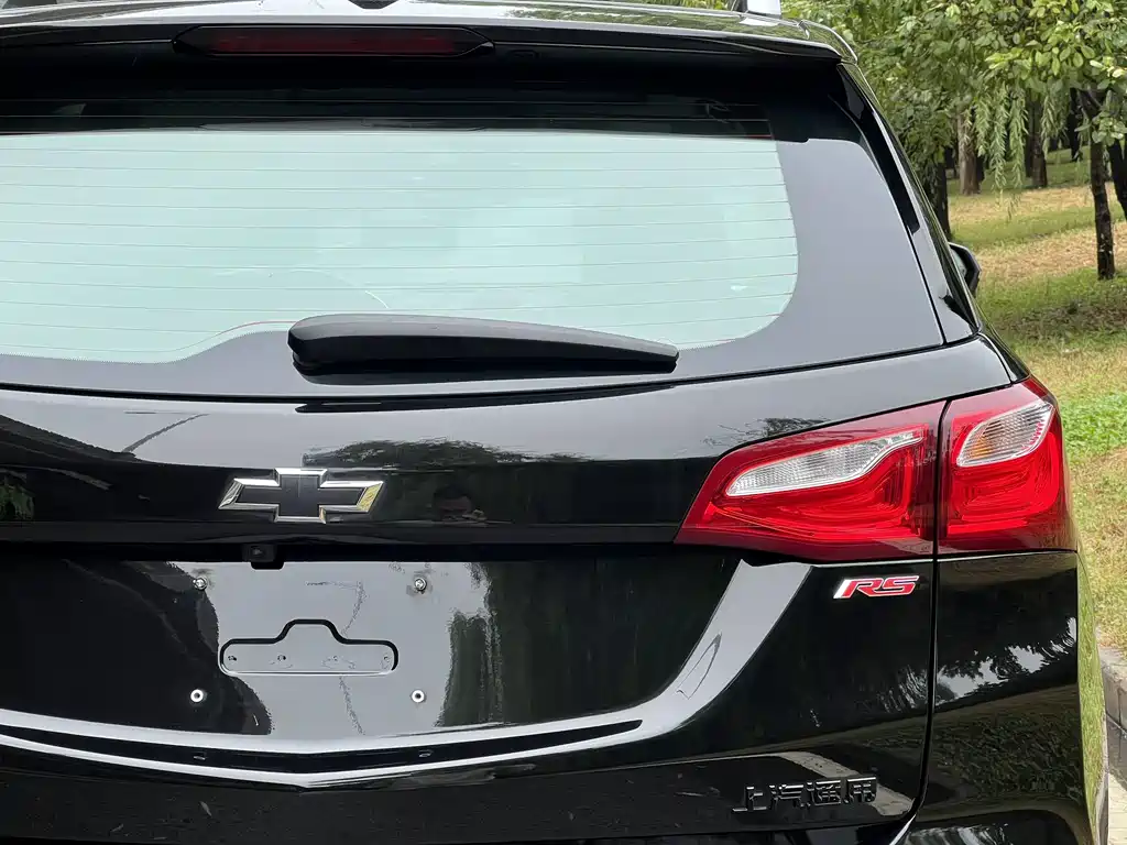 Chevrolet Equinox — миниатюра 10