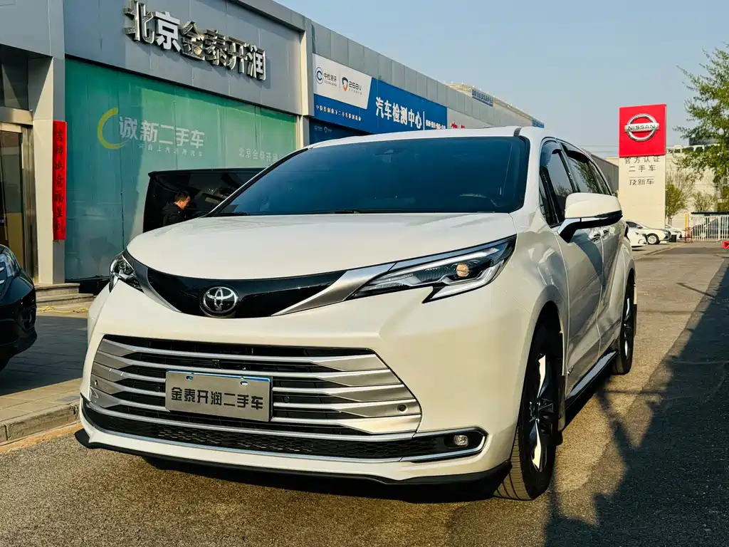 Toyota Sienna 2025