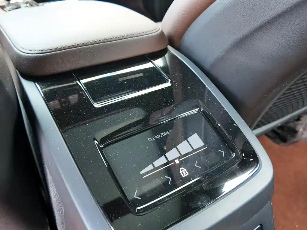 Volvo S90 PHEV — миниатюра 11