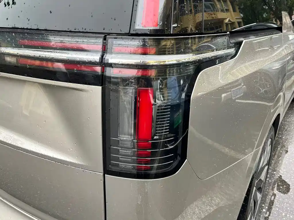 Volvo EM90 — миниатюра 13