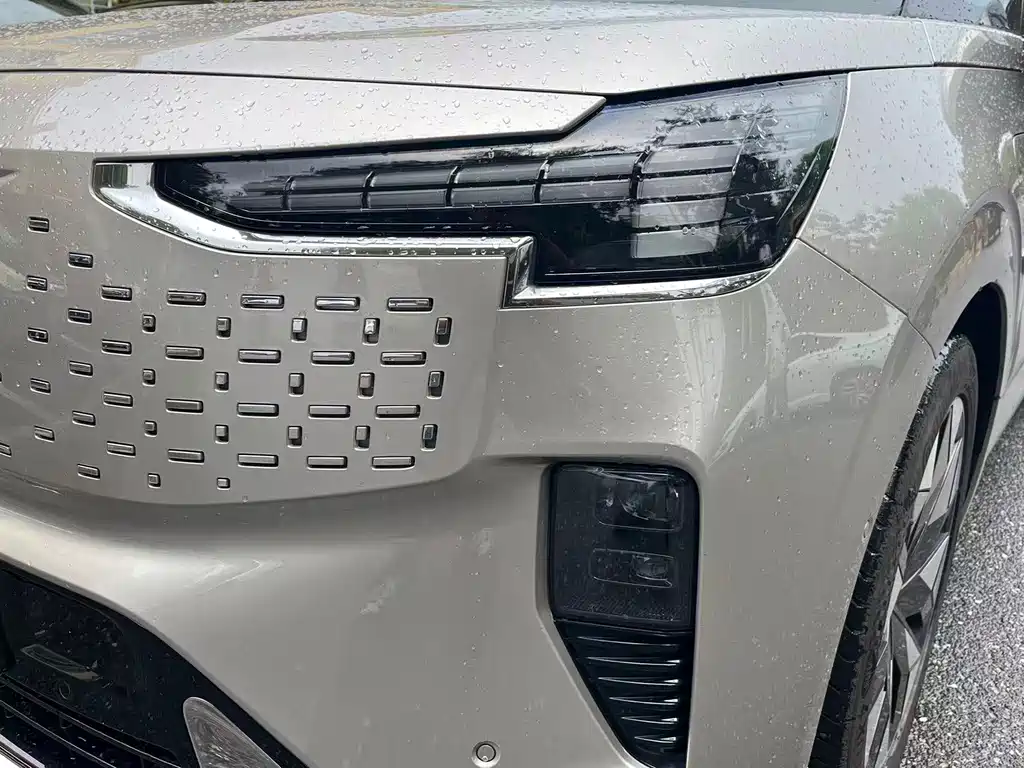 Volvo EM90 — миниатюра 2