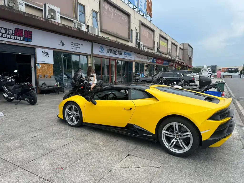 Lamborghini Huracán — миниатюра 3