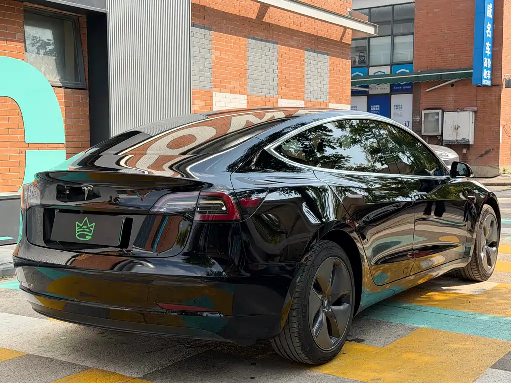 Tesla Model 3 — миниатюра 4