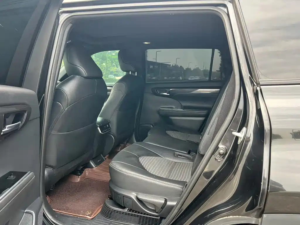 Toyota Crown Kluger — миниатюра 5