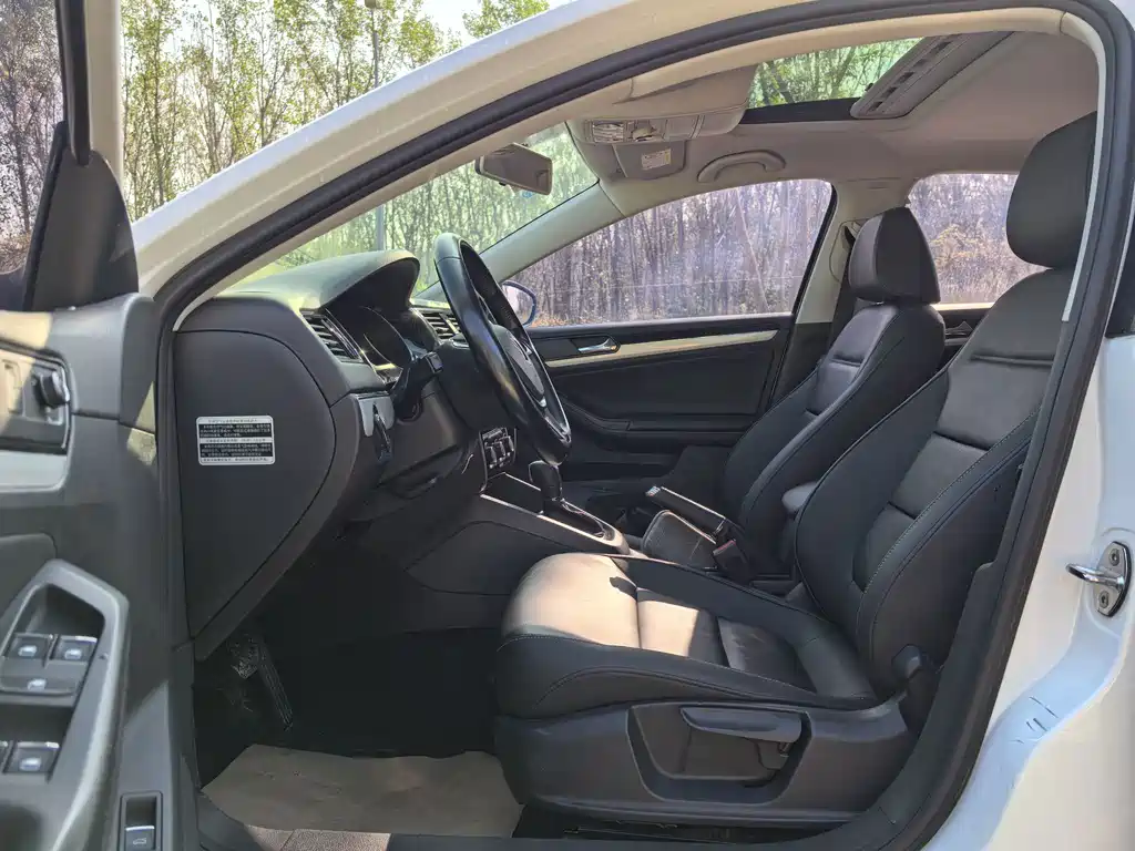 Volkswagen Sagitar — миниатюра 6