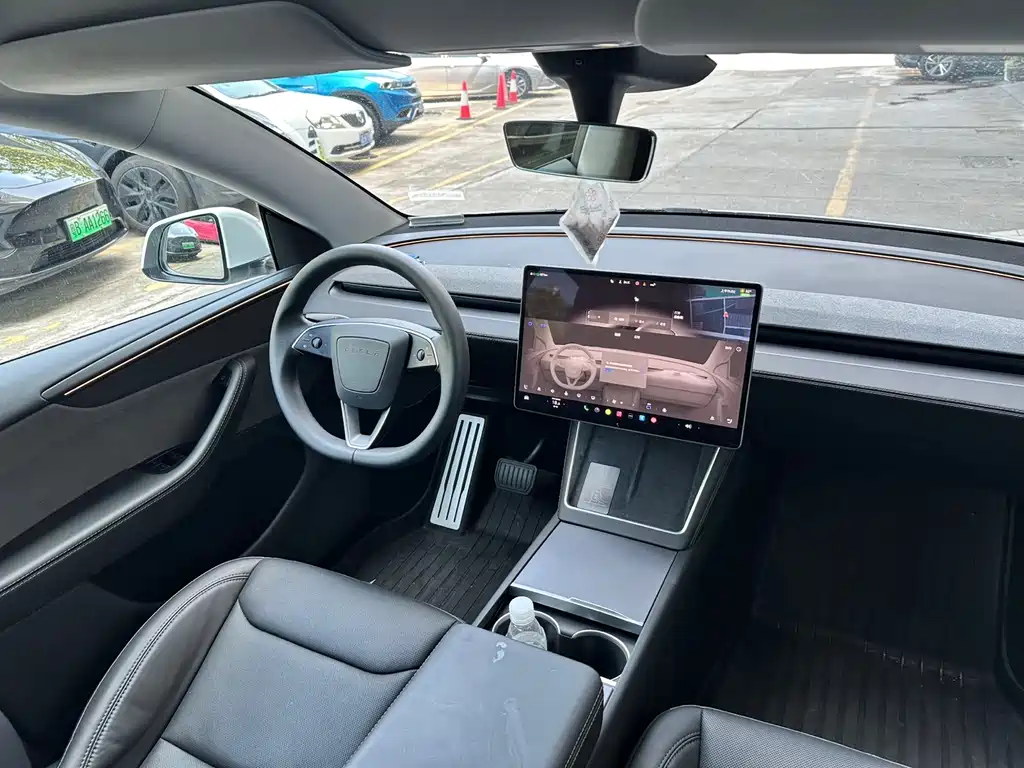 Tesla Model Y — миниатюра 13