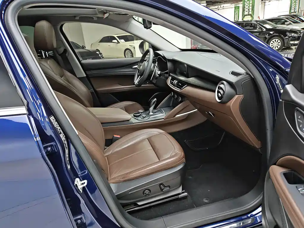 Alfa Romeo Stelvio — миниатюра 11