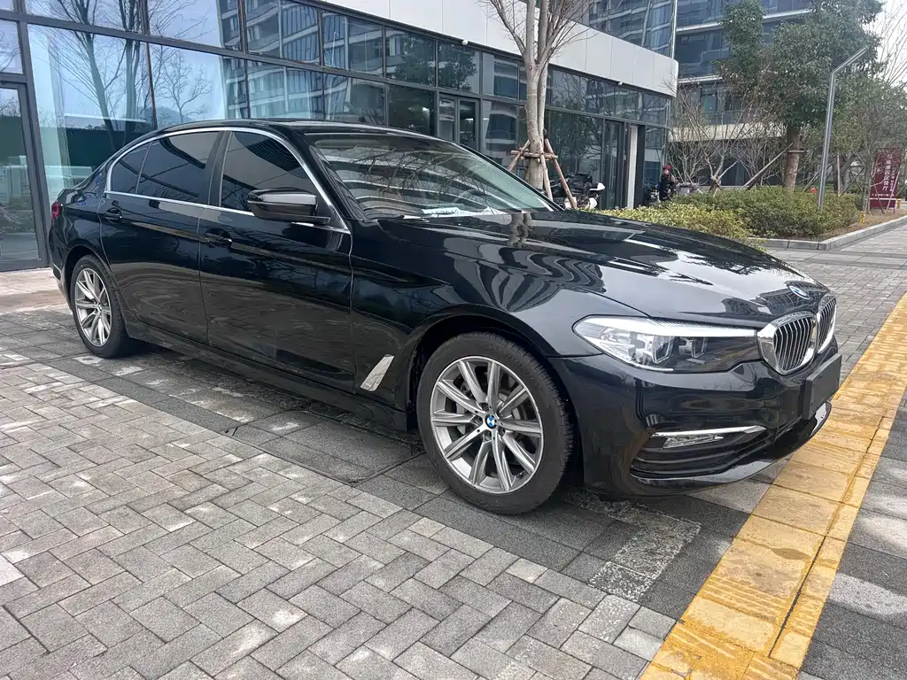BMW 5 SERIES