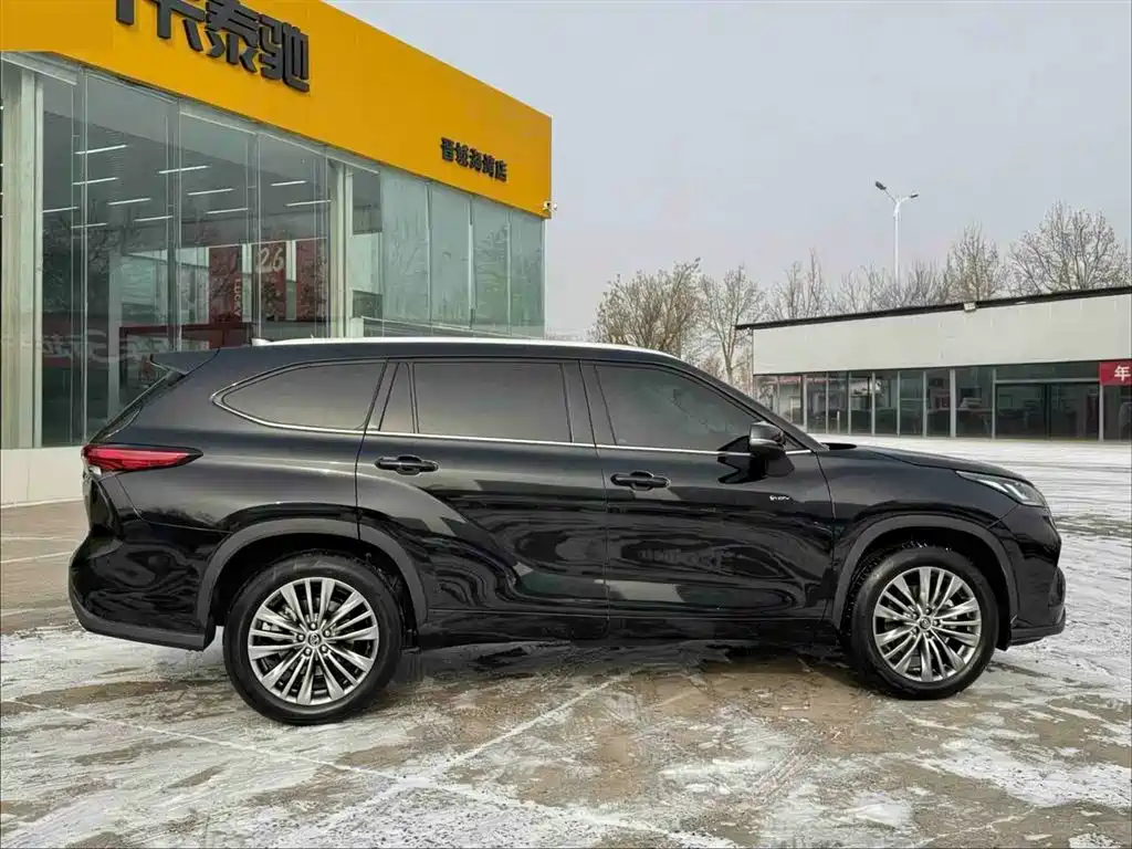TOYOTA HIGHLANDER