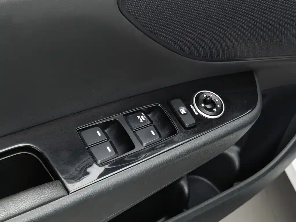 Hyundai Mistra — миниатюра 9