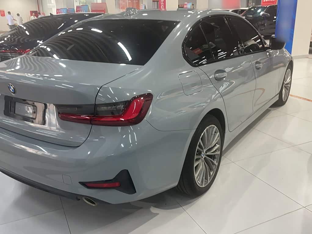 BMW 3 Series 2.0 л 2022 г. Серебристо-серый, пробег 40300 км
