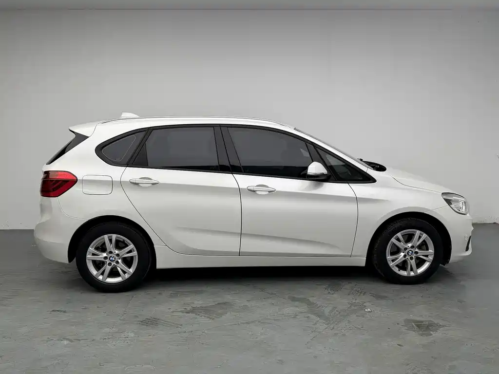 BMW 2 Series Active Tourer — миниатюра 8