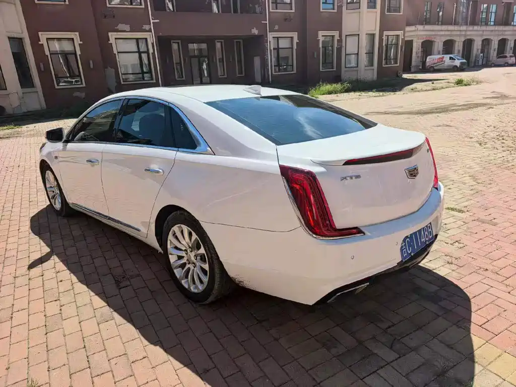 Cadillac XTS — миниатюра 4