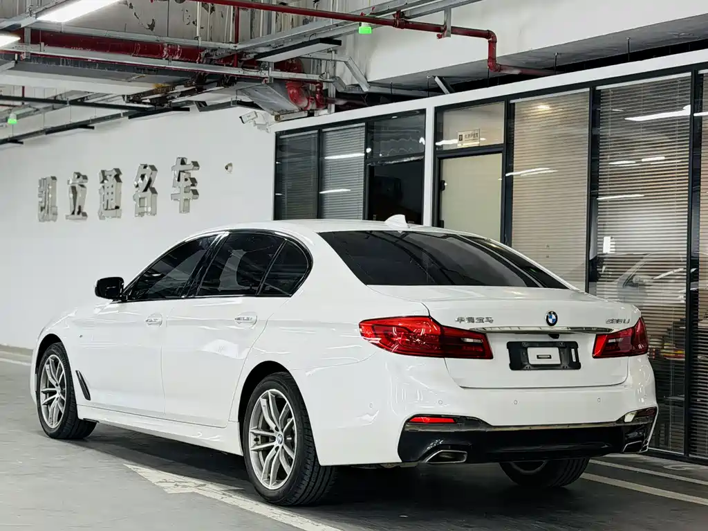 BMW 5 Series — миниатюра 4