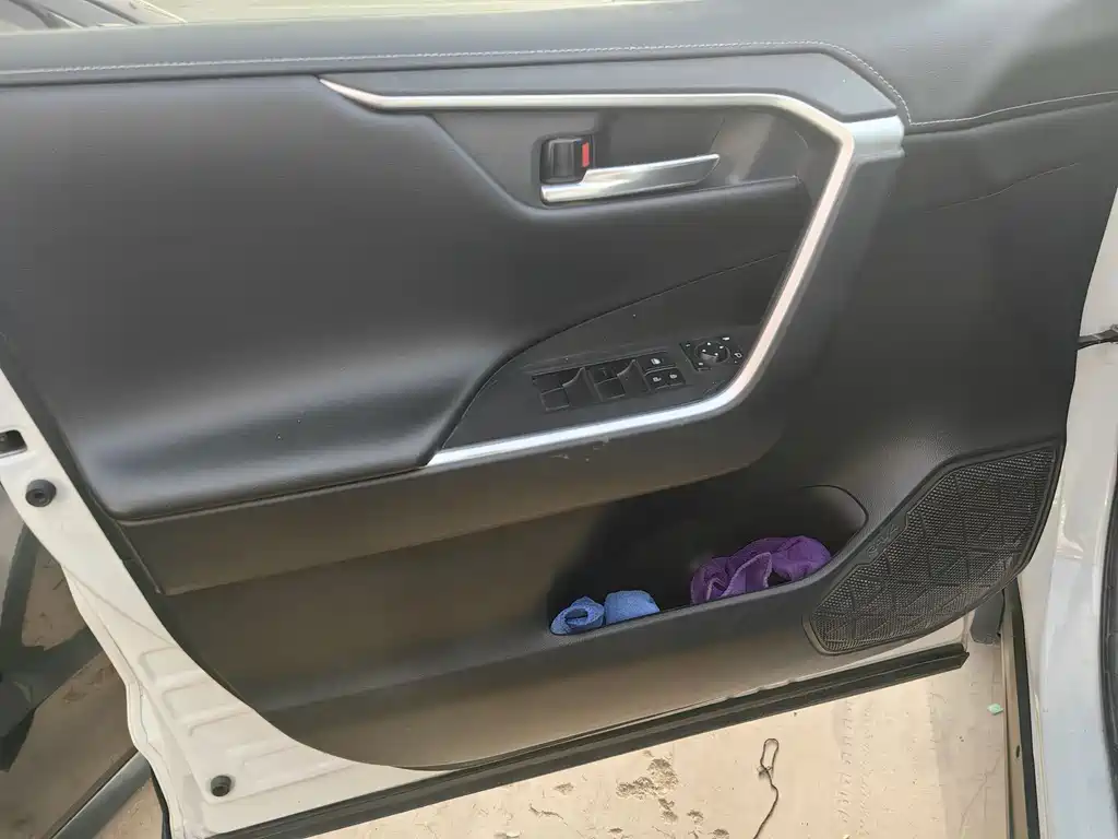 TOYOTA RAV4 RONGFANG