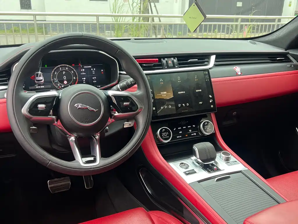 Jaguar F-PACE — миниатюра 10