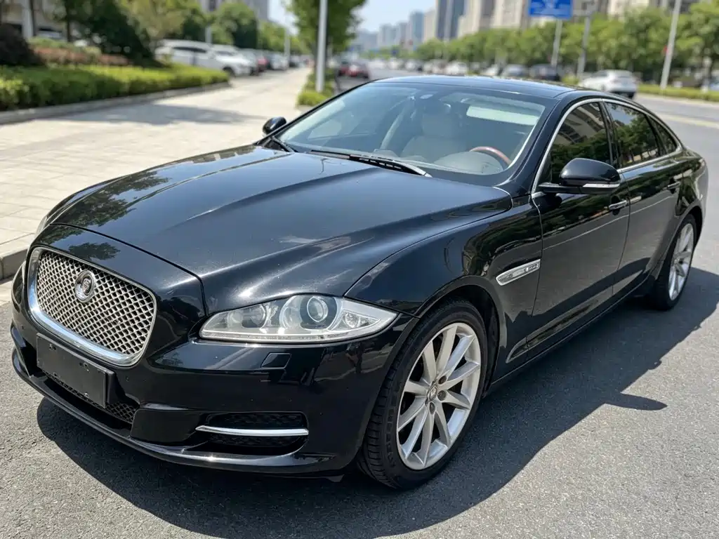 Jaguar XJ