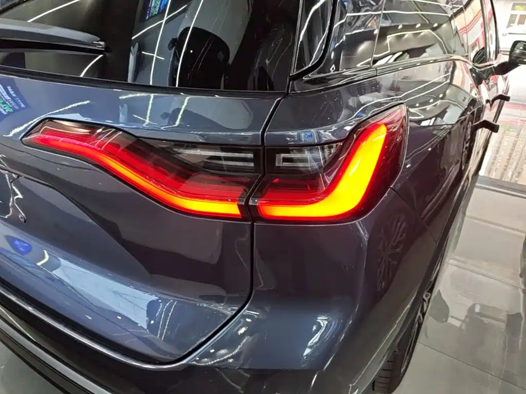 NIO ES8 2020 415KM мест