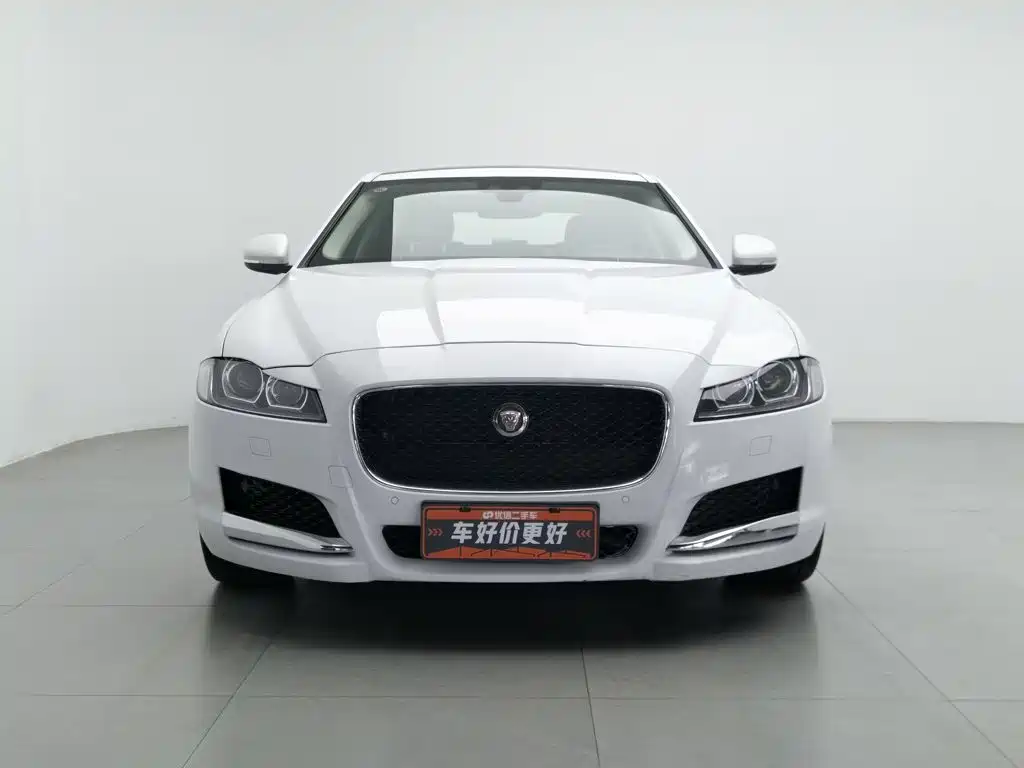 Jaguar XFL — миниатюра 3