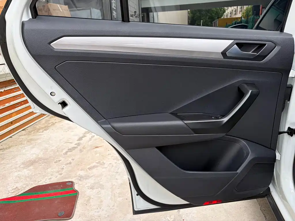 Volkswagen T-Roc — миниатюра 16
